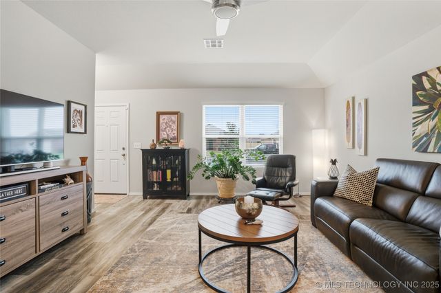 8407 E 161st Place S, Bixby, OK 74008