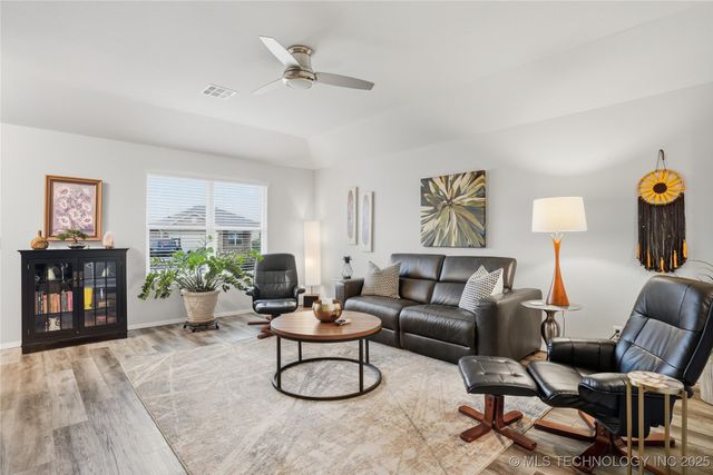 8407 E 161st Place S, Bixby, OK 74008