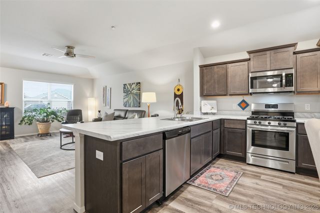 8407 E 161st Place S, Bixby, OK 74008