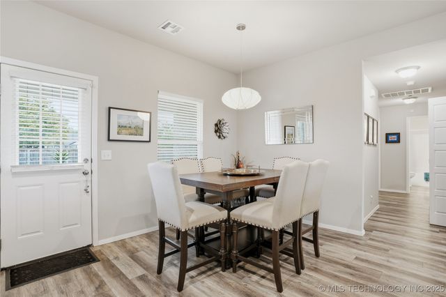 8407 E 161st Place S, Bixby, OK 74008