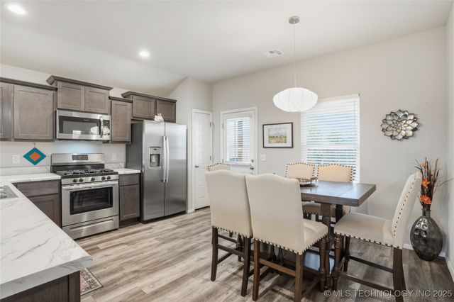 8407 E 161st Place S, Bixby, OK 74008