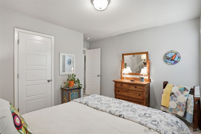 8407 E 161st Place S, Bixby, OK 74008