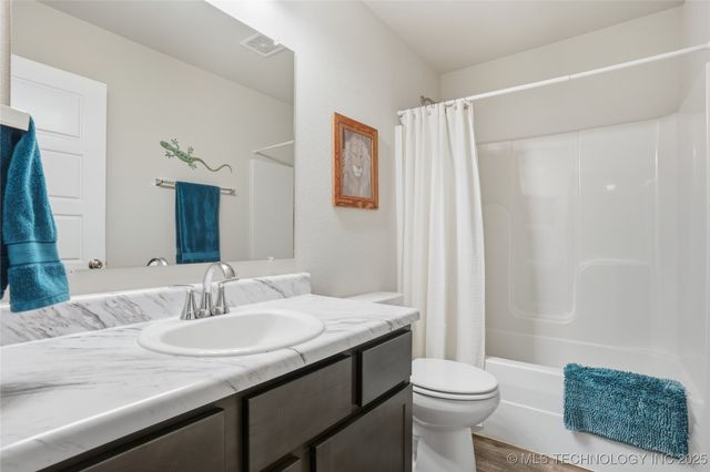 8407 E 161st Place S, Bixby, OK 74008