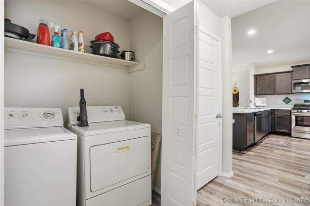 8407 E 161st Place S, Bixby, OK 74008