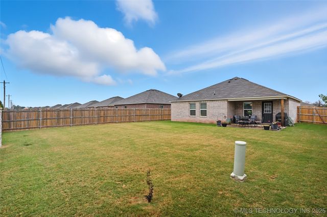 8407 E 161st Place S, Bixby, OK 74008