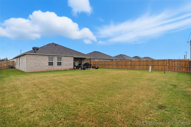 8407 E 161st Place S, Bixby, OK 74008