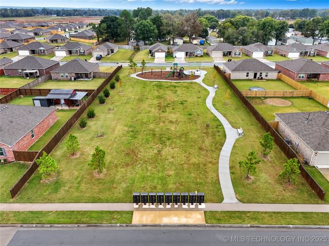 8407 E 161st Place S, Bixby, OK 74008