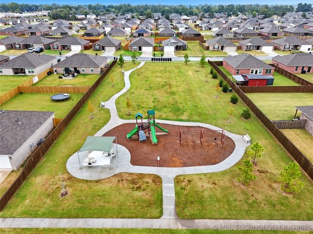 8407 E 161st Place S, Bixby, OK 74008