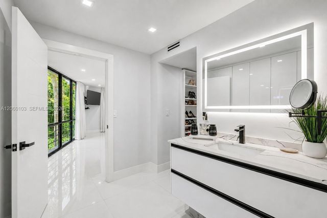 13953 Kendale Lakes Circle B205, Miami, FL 33183