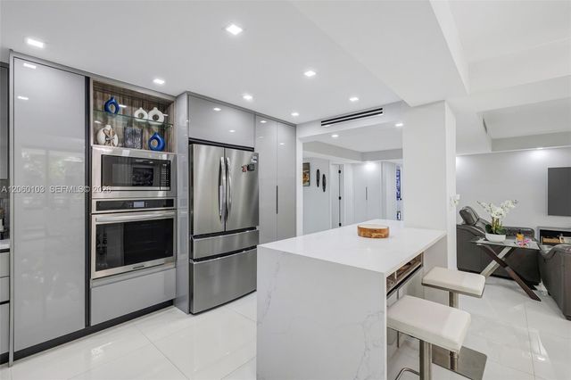 13953 Kendale Lakes Circle B205, Miami, FL 33183