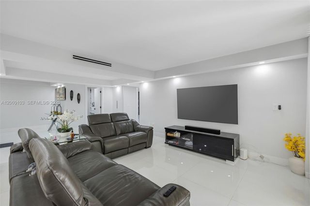 13953 Kendale Lakes Circle B205, Miami, FL 33183