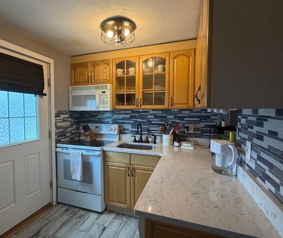 18 Austin Ct E, Saugus, MA 01906