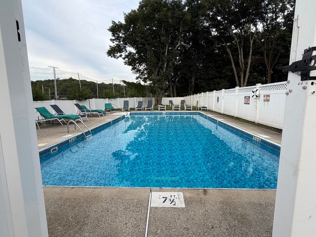 18 Austin Ct E, Saugus, MA 01906