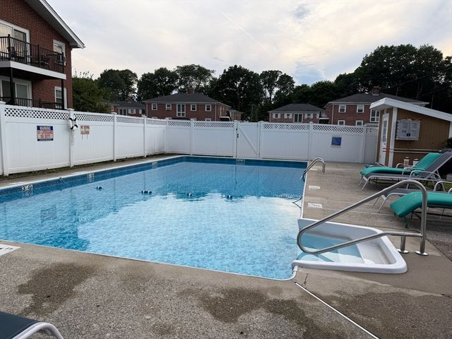 18 Austin Ct E, Saugus, MA 01906