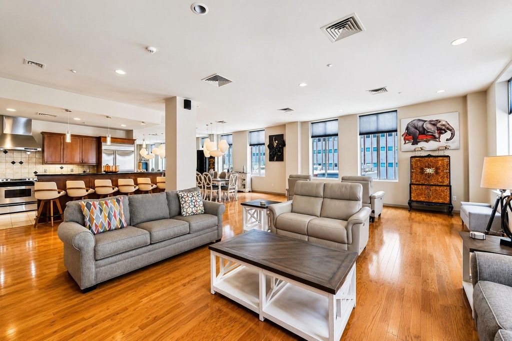 914 Main Street 801, Houston, TX 77002