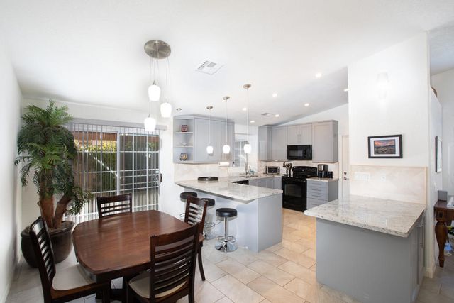 51880 Avenida Madero, La Quinta, CA 92253