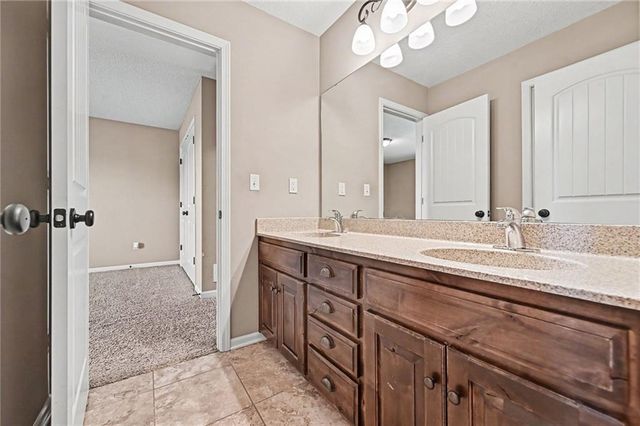 10318 N Fisk Avenue, Kansas City, MO 64154