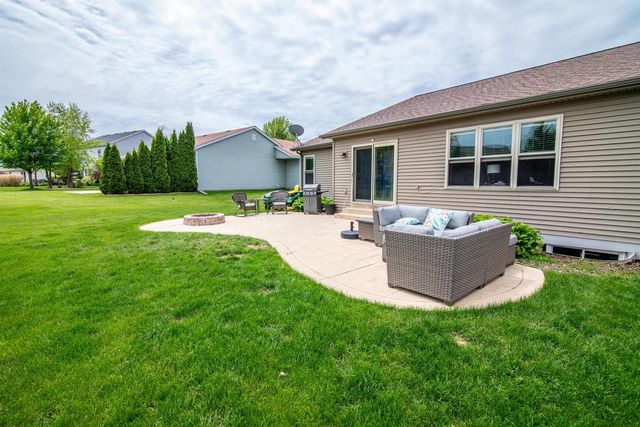 N7984 Woody Lane, Ixonia, WI 53036