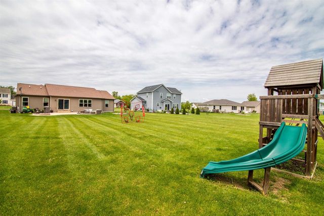 N7984 Woody Lane, Ixonia, WI 53036