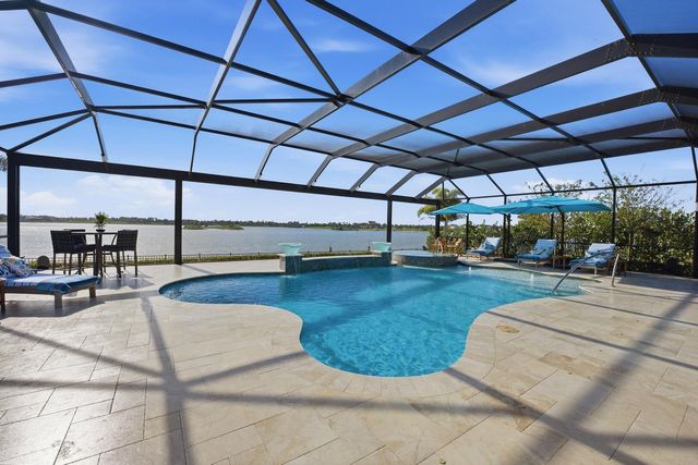 829 Hookline Circle, Loxahatchee, FL 33470