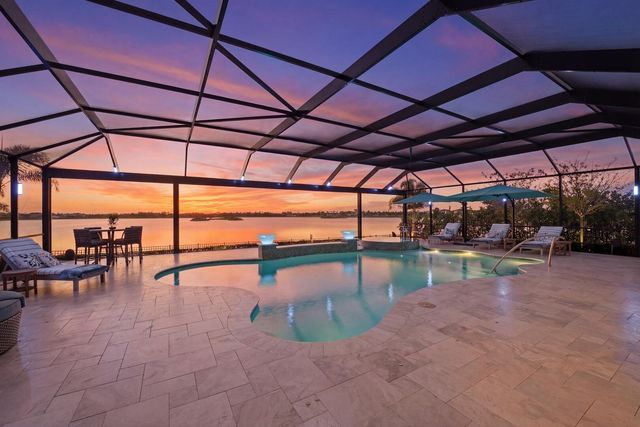 829 Hookline Circle, Loxahatchee, FL 33470