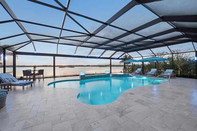 829 Hookline Circle, Loxahatchee, FL 33470