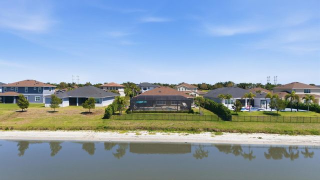 829 Hookline Circle, Loxahatchee, FL 33470