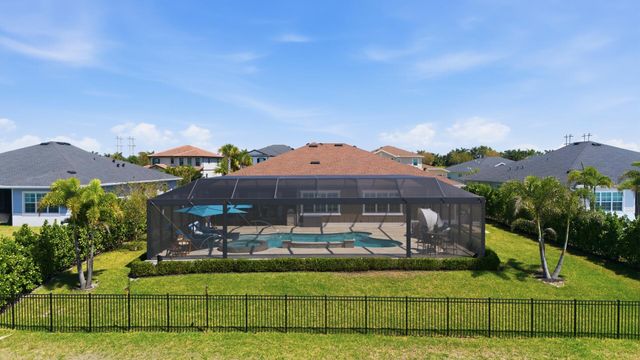 829 Hookline Circle, Loxahatchee, FL 33470