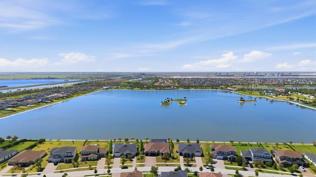 829 Hookline Circle, Loxahatchee, FL 33470
