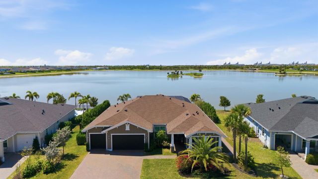 829 Hookline Circle, Loxahatchee, FL 33470
