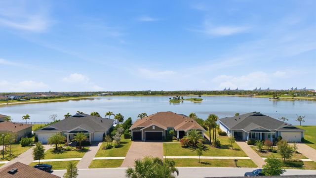829 Hookline Circle, Loxahatchee, FL 33470