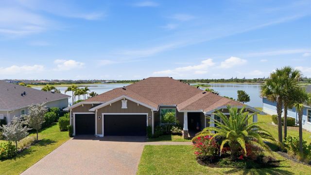829 Hookline Circle, Loxahatchee, FL 33470