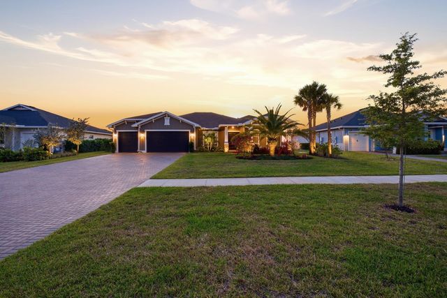 829 Hookline Circle, Loxahatchee, FL 33470