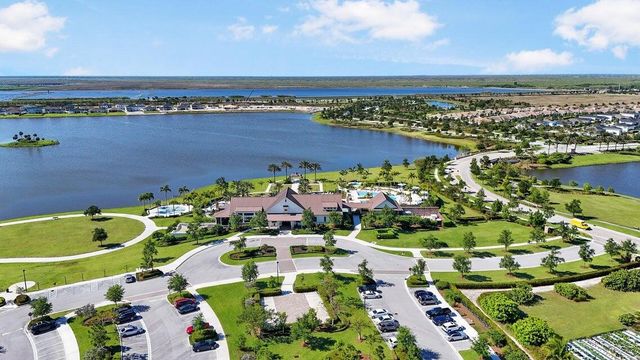829 Hookline Circle, Loxahatchee, FL 33470