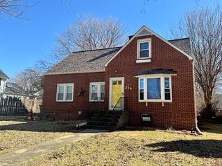 216 S Main Street, Sheffield, IL 61361