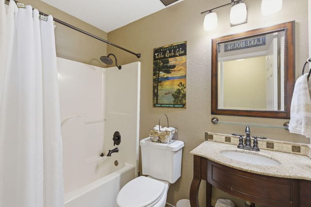 169 Waterscape Road, Ridgedale, MO 65739