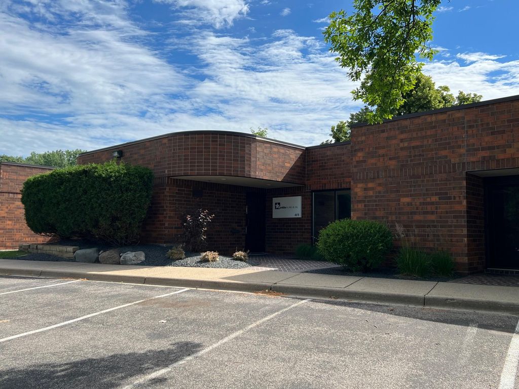 4976,4978 and 4980 Lincoln Drive, Edina, MN 55436 — exterior
