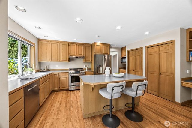 255 SW 194th Place, Normandy Park, WA 98166