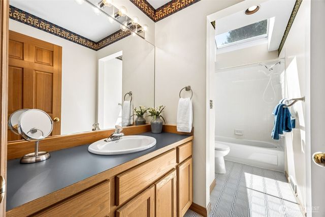 255 SW 194th Place, Normandy Park, WA 98166