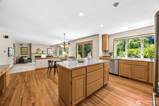 255 SW 194th Place, Normandy Park, WA 98166