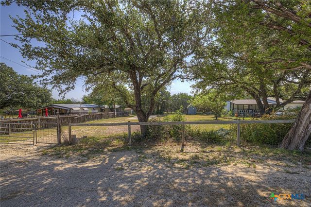 2189 Potters Creek Road, Canyon Lake, TX 78133