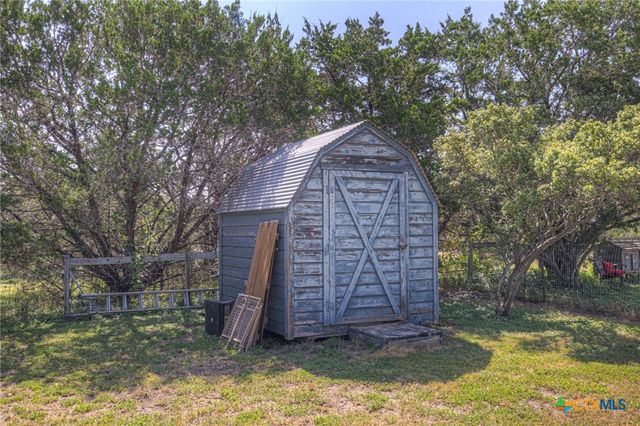 2189 Potters Creek Road, Canyon Lake, TX 78133
