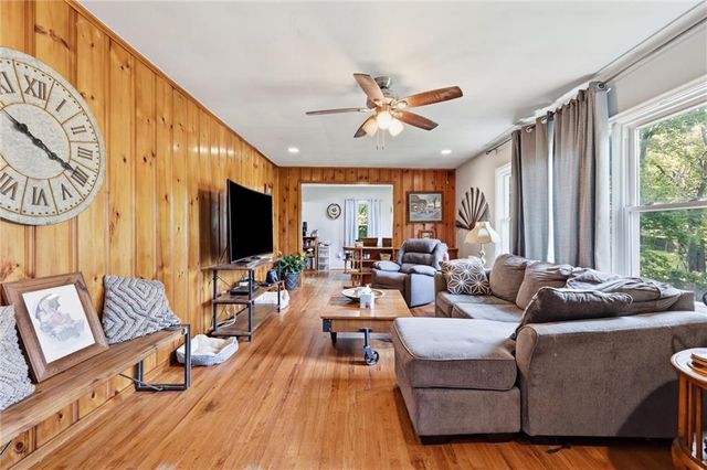 16806 James Downey Road, Independence, MO 64057