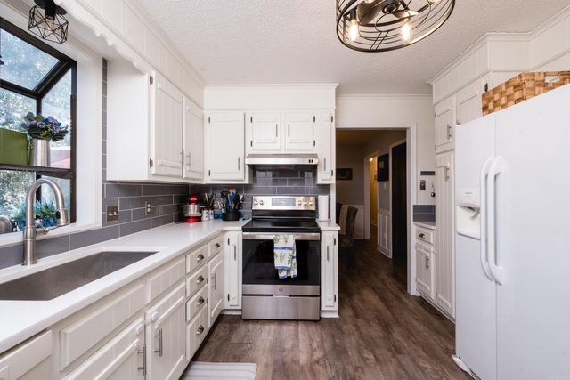 1 White Aspen Court, Little Rock, AR 72212