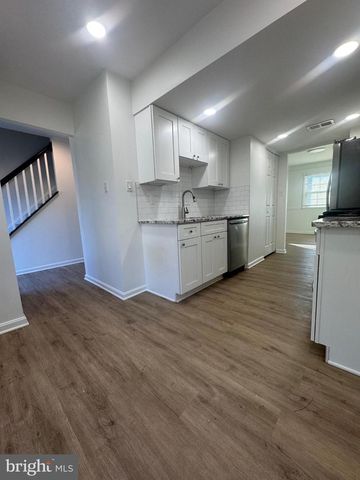 2070 MAYFLOWER DR, Woodbridge, VA 22192