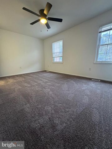 2070 MAYFLOWER DR, Woodbridge, VA 22192