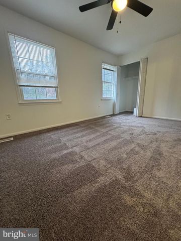 2070 MAYFLOWER DR, Woodbridge, VA 22192