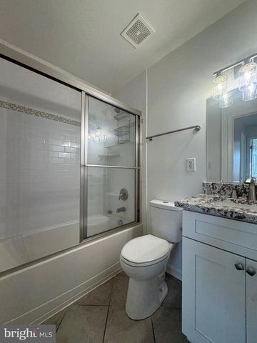 2070 MAYFLOWER DR, Woodbridge, VA 22192