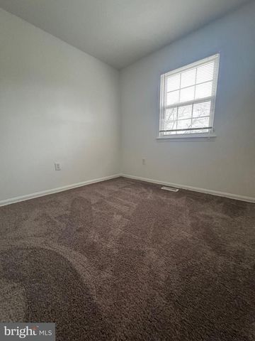 2070 MAYFLOWER DR, Woodbridge, VA 22192