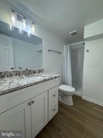 2070 MAYFLOWER DR, Woodbridge, VA 22192